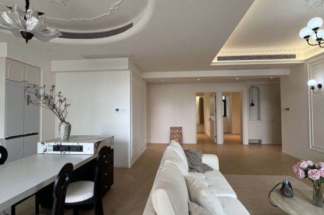  Jing'an District | 197 sqm 4+1BR spacious  n bright 