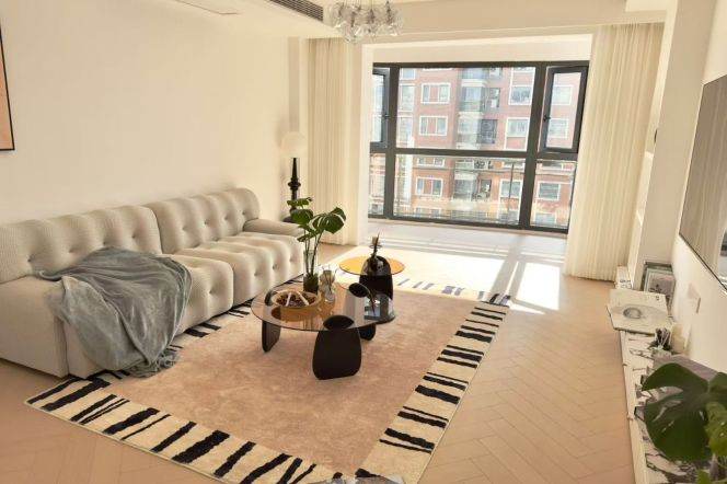 2 Brs, 2 Baths, Floor heating/Central ac, 120 sqm, High rise budding @ Xinzha metro L1