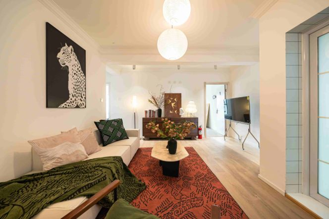 6 Bedrooms · 3 Bathroom(s) · Near Line 13 - Shanghai Natural History Museum