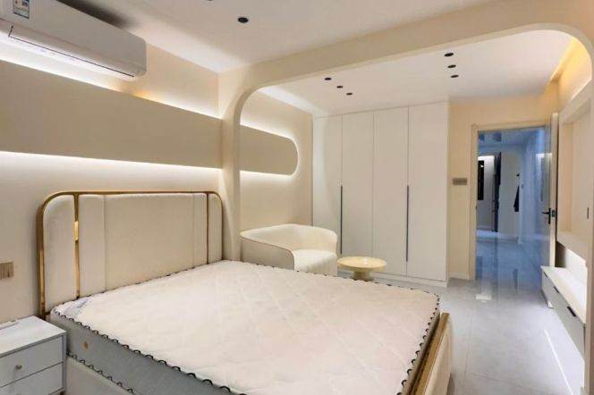 Zhenbei No.2 Community — Designer 1BR with Private Garden — 7800 RMB