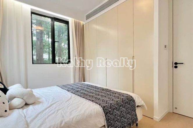 Brand new Deco 1BR APT Yueyang Rd 9.5k