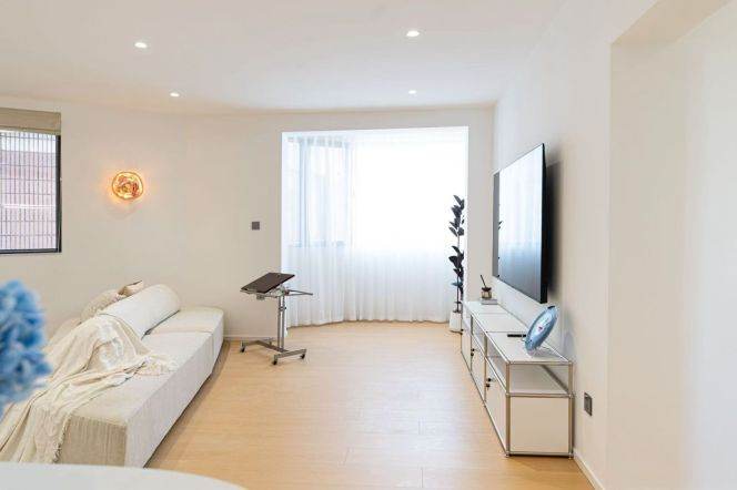 3 Brs, 2 Baths, Floor heating/Central ac/Dish washer, 150 sqm, Brand-new Dec @ Zhongshan park L2