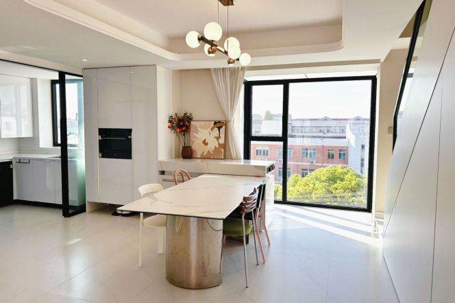 4 Brs, 2 Baths with Private Terrace/Floor heating/Dish washer, 186 sqm @ Hangzhong metro L10