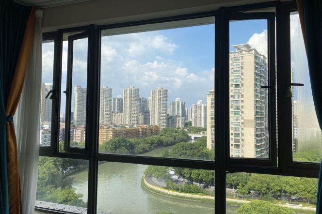 Nice open balcony Green compound 1br   /  Spacious / Bright / Modern/ Quiet / Elevator