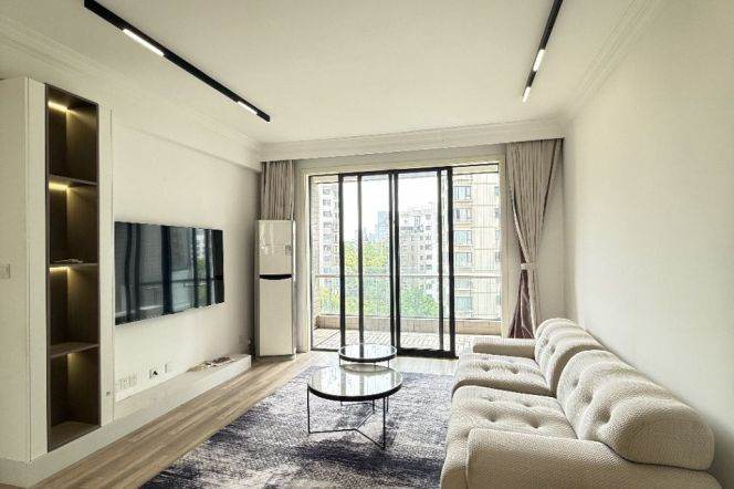 Spacious 2BR 2BA 130m² in Lianyang Community | Century Park