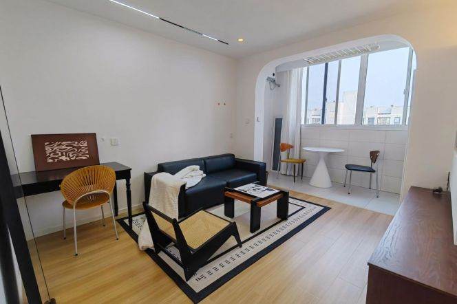 Good size 1 br on high floor near NYU Shanghai . L 6/8/11 Oriental sports center St.