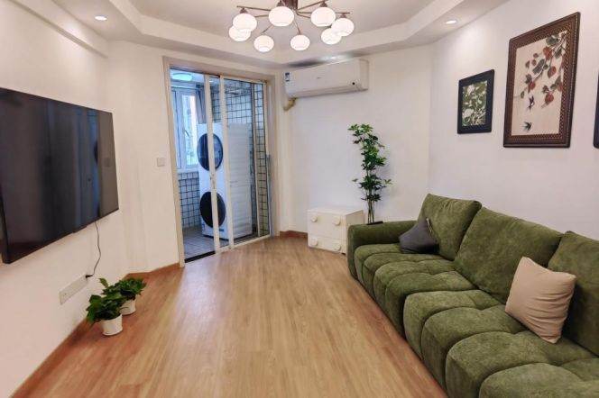 Spacious Duplex 3 br with good price near XinTianDi. 5 mins to L 9/13 MaDang Rd st.