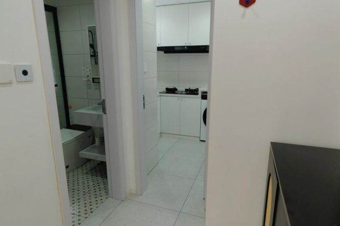 Good size 1 br on high floor near NYU Shanghai . L 6/8/11 Oriental sports center St.