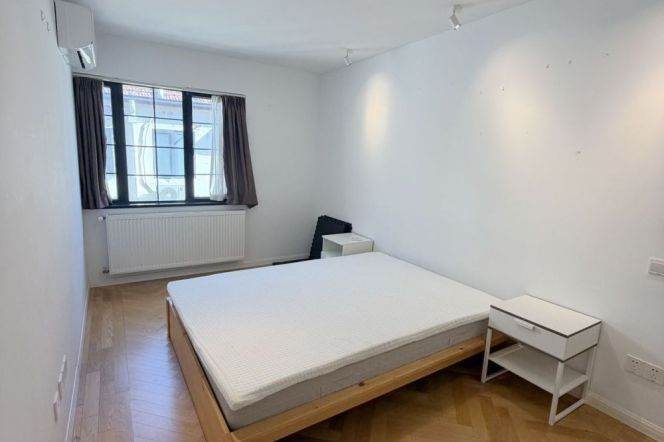Valuable Tianping/Huaihai Rd 2BR+2BA with Balcony/Wallheating/Oven 18K 