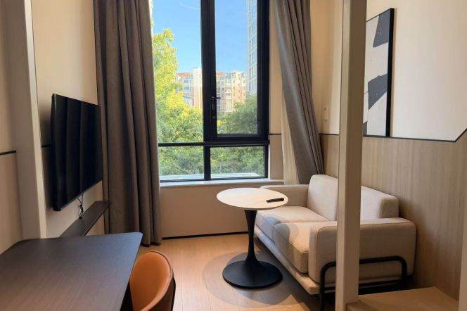 1Loft near line 8 and convenient to Tong'ji University can long and short term lease