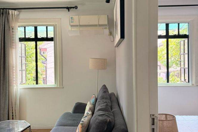 Nice terrace 2Brs/1Lr/1Bt apt nr Hengshan rd,M1
