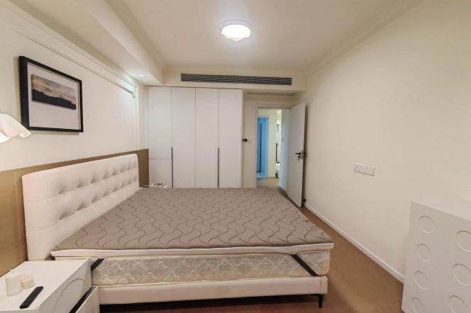 Modern 2 br with high view + floor heating near NYU ,1 stop to QianTan. L8 YangSi St.