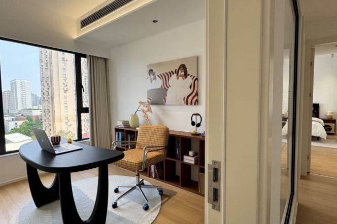 Impressive 3Br-2bathr 130Sqm + big windows + heating | Xujiahui CBD