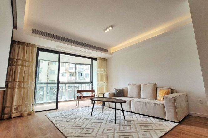 Xinhua Rd 3BR+2BA with Balcony/Wallheating/Central AC 19.8K 