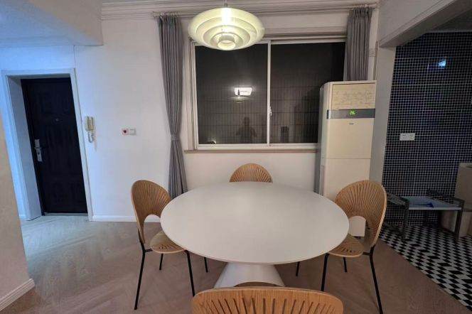 Elevator 2br near Jiangsu Rd M2/11