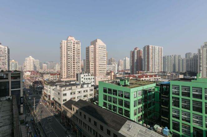 3BR with Balcony | Steps to Jing'an Temple | Prime Location