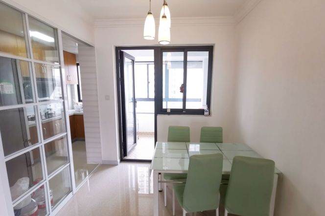 Spacious 2BR near Caohejing /Line 12 Hongcao Rd. 