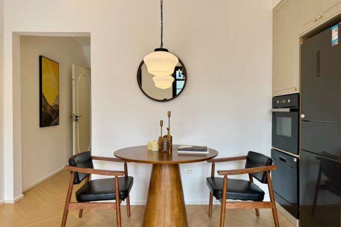 Elegant 2BR with Terrace & Balcony | Full Heating & AC