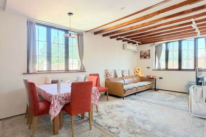 Character Nanchang/Maoming Rd 3BR+2BA with Terrace/Wallheating 18.2K 