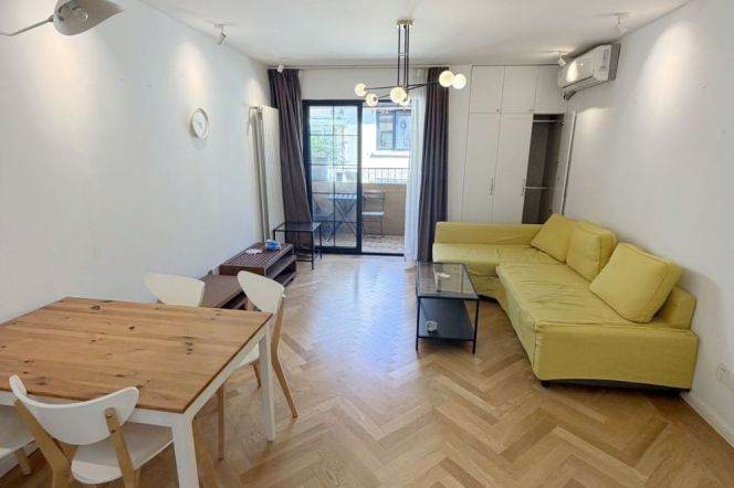 Valuable Tianping/Huaihai Rd 2BR+2BA with Balcony/Wallheating/Oven 18K 