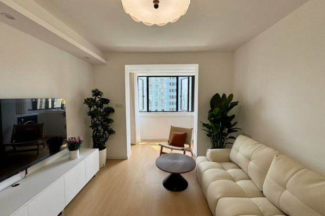Modern 1br with elevator near Jiangsu Rd M2/11
