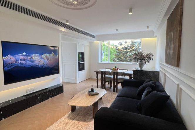 3 Brs, 2 Baths, Open Balcony/Floor heating/Oven, 140 sqm, Brand-new Dec @ Shangcheng metro L9