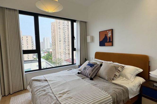 Impressive 3Br-2bathr 130Sqm + big windows + heating | Xujiahui CBD