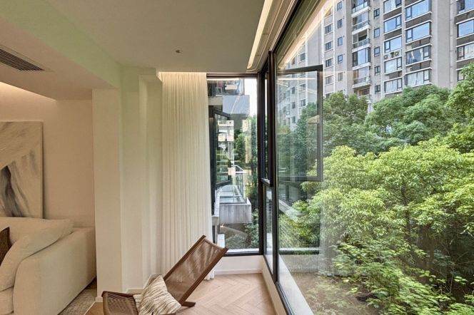  3Bdrs 2Baths/terrace/Fabulous&Spacious/Good View/L13/14 Wuning Rd/elevator