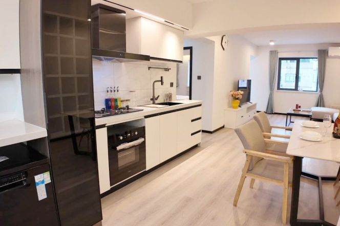 Spacious 2BR+2BA Near Jiangsu Rd with Balcony/Floorheaing 18.5K 