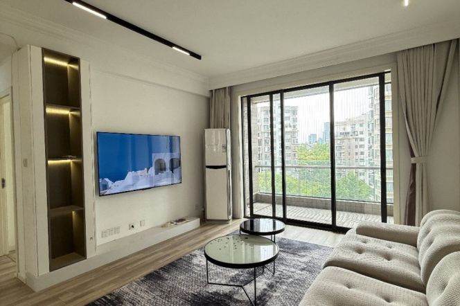 Spacious 2BR 2BA 130m² in Lianyang Community | Century Park