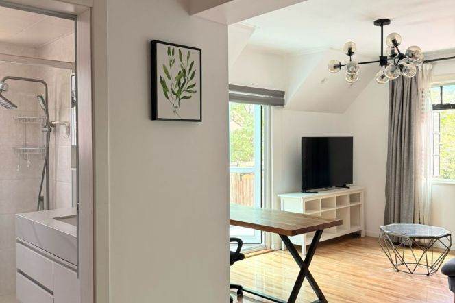 Nice terrace 2Brs/1Lr/1Bt apt nr Hengshan rd,M1