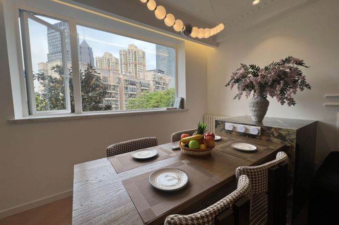 3 Brs, 2 Baths, Open Balcony/Floor heating/Oven, 140 sqm, Brand-new Dec @ Shangcheng metro L9