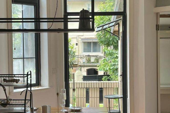 Iapm, South shaanxi rd., 1Br 1Terrace. L1/10/12