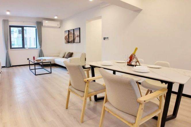 Spacious 2BR+2BA Near Jiangsu Rd with Balcony/Floorheaing 18.5K 