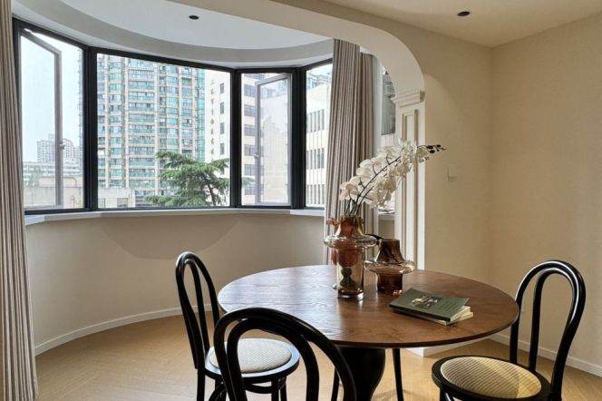 Impressive 3Br-2bathr 130Sqm + balcony  | Dong'an rd Metro |  Xujiahui CBD