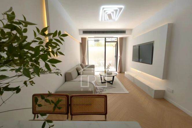 Big terrace one bedroom Apt+central AC+dryer+oven @ Zhongshan Park