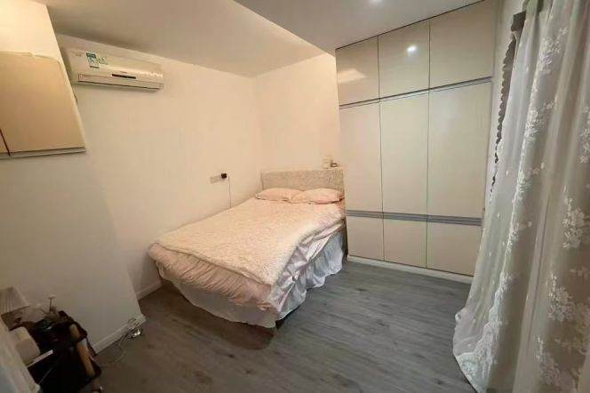 Good size 2BR APT nice view Changle Rd 9800