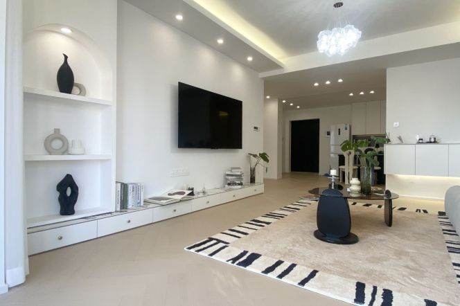 2Bdrs 2Baths Apt/Modern&Spacious&Bright /Line 2/12/13  West Nanjing Rd/Taikoo Hui