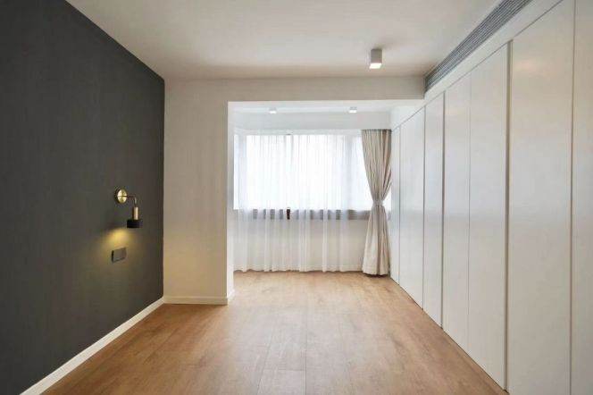 Nanxi Apartment — Spacious 2+1 BR with Private Balcony — 125sqm