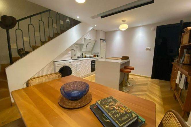 Nice terrace 3Brs/2Lrs/2Bts apt nr West nanjing rd,M2/12/13