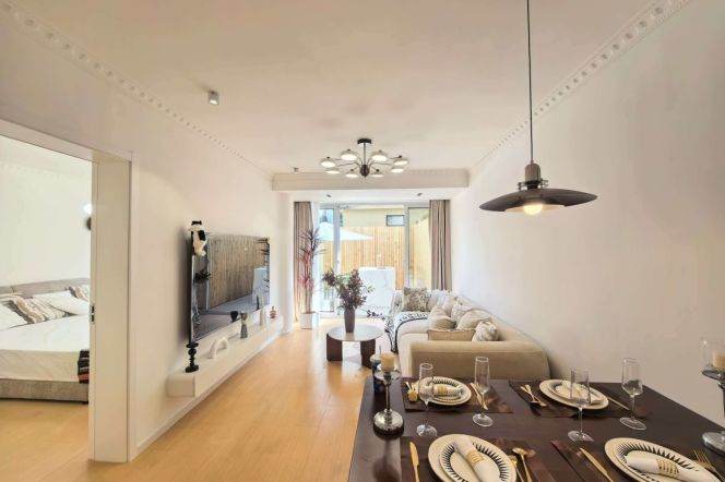 2 Brs with Big Yard, Brand-new Dec/Floor heating/Central ac/Dish washer, 120 sqm @ Yaohong metro L15
