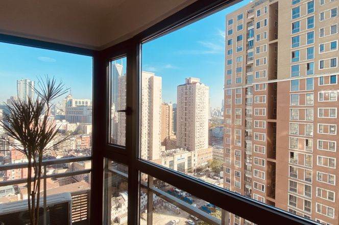 2Bdrs 2Baths Apt/Modern&Spacious&Bright /Line 2/12/13  West Nanjing Rd/Taikoo Hui