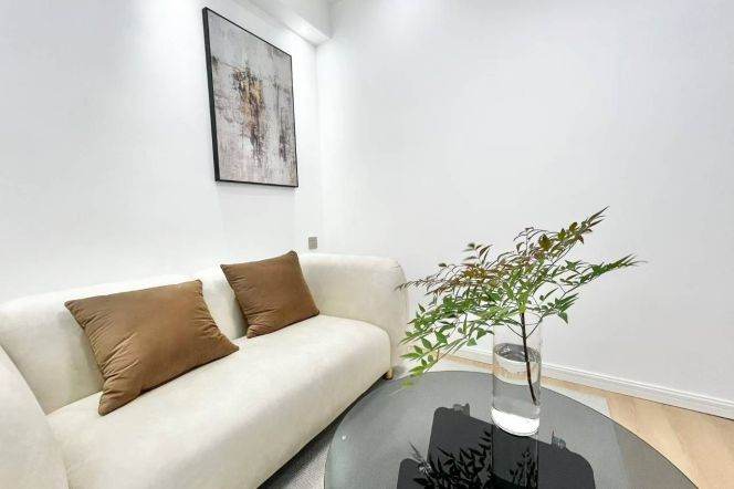 Modern 1br 1lr/bright room/spacious&cozy/brand furniture,Changping rd@L13/14/7