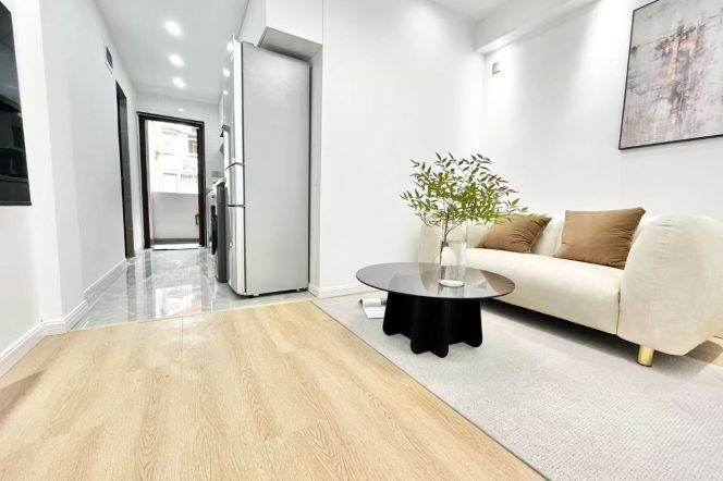 Modern 1br 1lr/bright room/spacious&cozy/brand furniture,Changping rd@L13/14/7