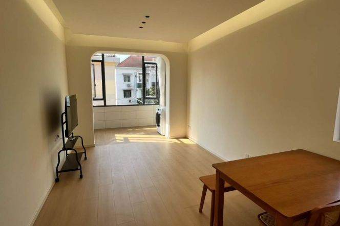  Newly renovated 2br apt @Julu rd Line 1/2/7