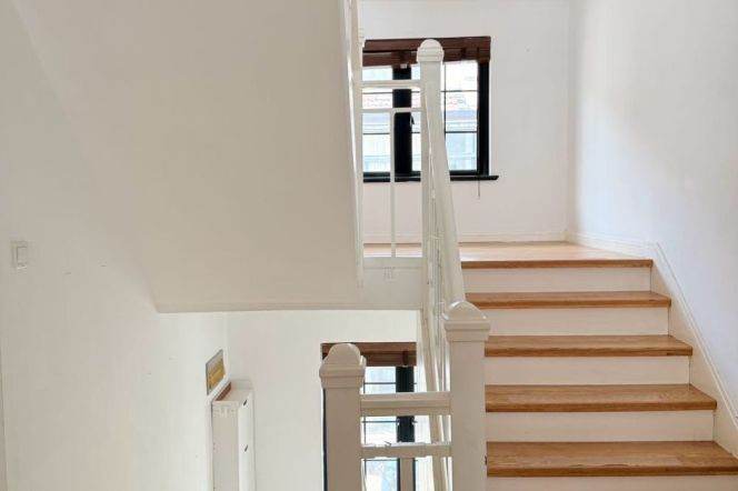 2 Brs, 2 Baths, Open Balcony/Wall heating/Oven/Dryer, 120 sqm @ Jiaotong uni L10&11