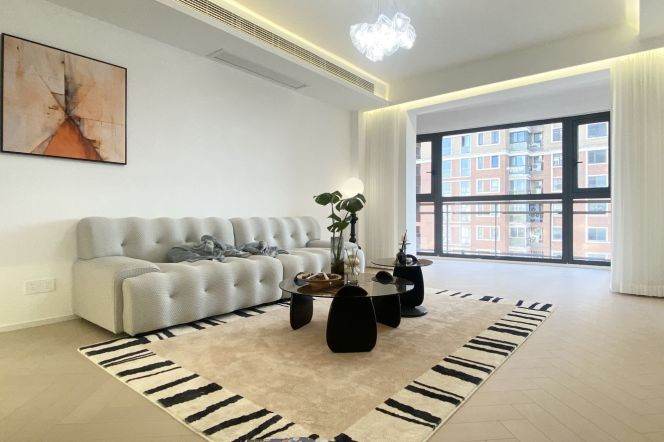 2Bdrs 2Baths Apt/Modern&Spacious&Bright /Line 2/12/13  West Nanjing Rd/Taikoo Hui