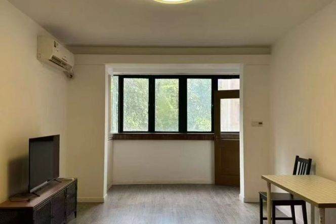 Good size 2BR APT nice view Changle Rd 9800