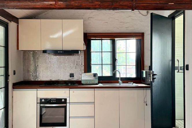 3 Brs, 2 Baths with Private Terrace/Wall heating/Oven/Dryer @ Jingan temple L2&7