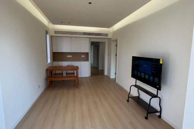  Newly renovated 2br apt @Julu rd Line 1/2/7